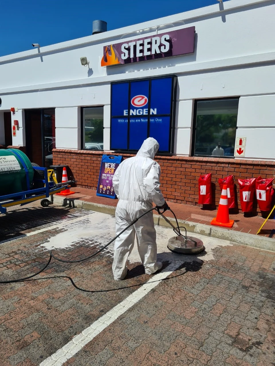 Image of Haztech worker cleaning with rotary cleaner